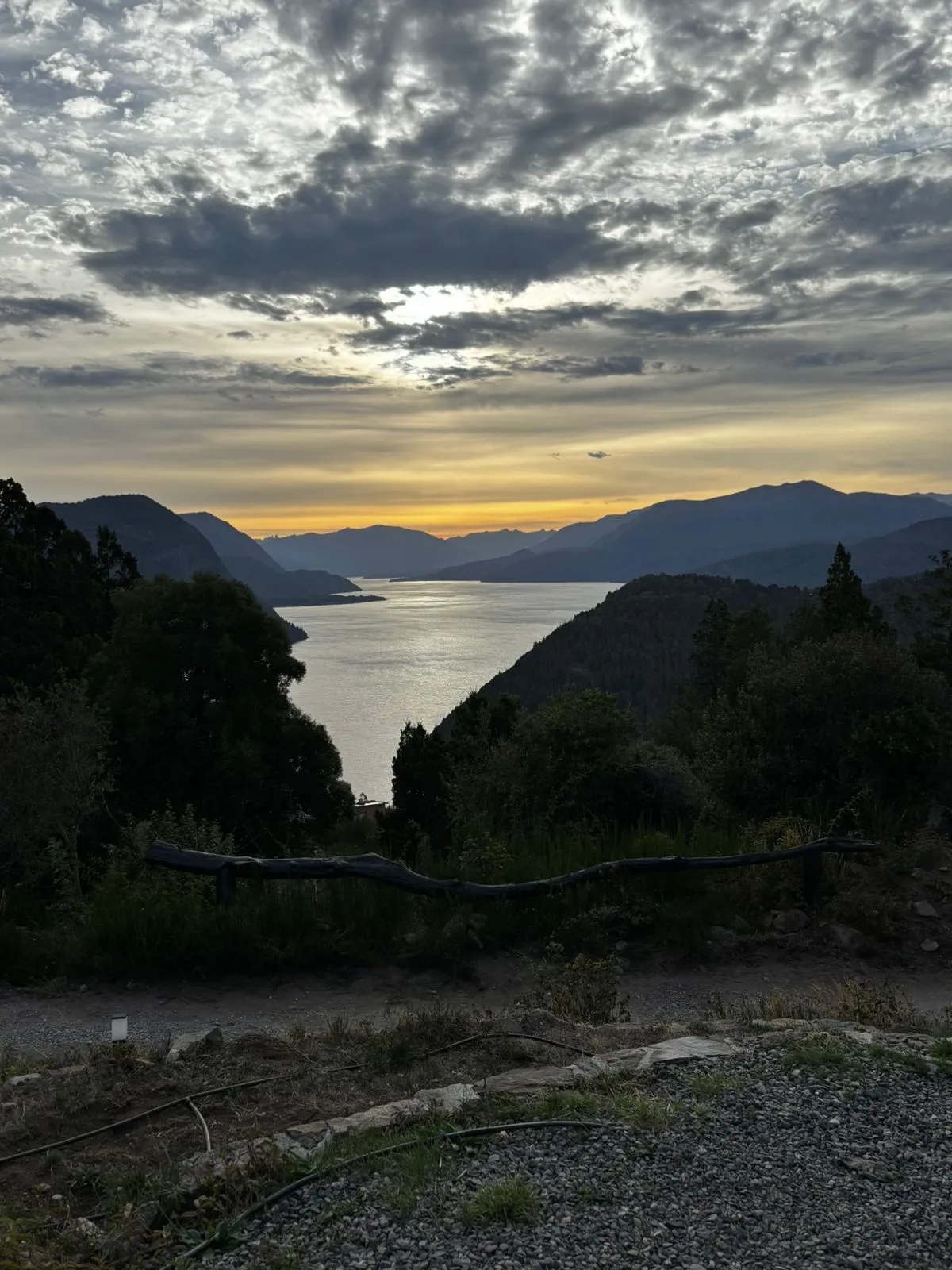 Atardecer sobre el Lago Lácar